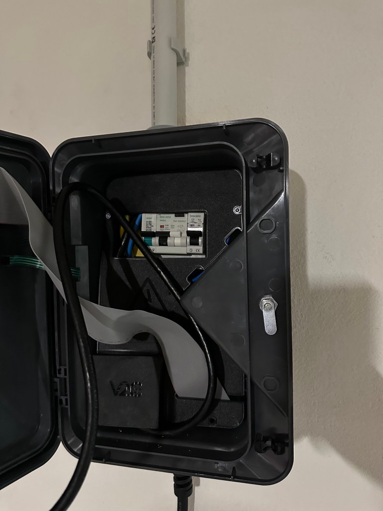 V2C PUNTO CARGA TRYDAN 7,4KW CABLE TESLA 5M + PROT + SCHUKO